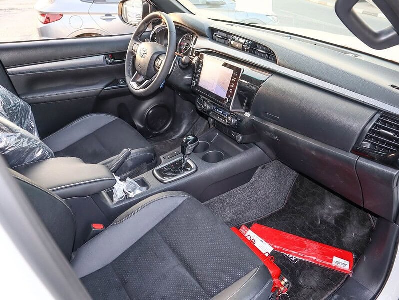 2025 Toyota Hilux GR Sport 4.0L Toyota Hilux GR GCC Specs White Black