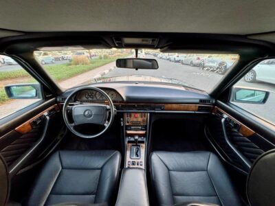 1990 Mercedes-Benz 560 SEL 5.6 liters 8 Cylinders Engine Blue Black