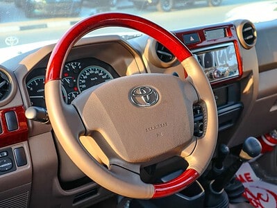 2018 Toyota Land Cruiser Pick Up Std 4.0L Single Cab GCC Specs White Beige