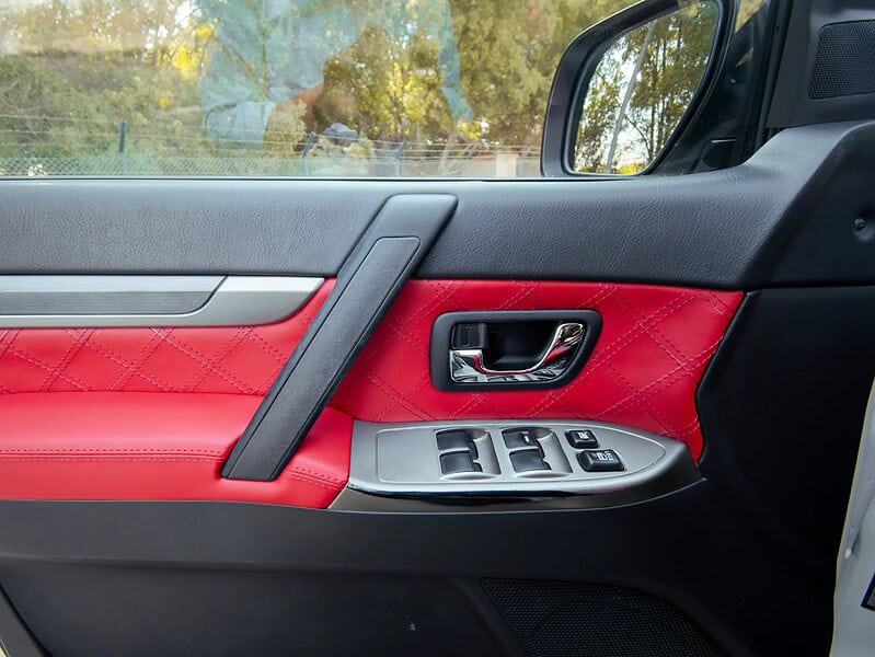 2022 Mitsubishi Pajero GLS 6 Cylinder Engine White Red GCC Specs