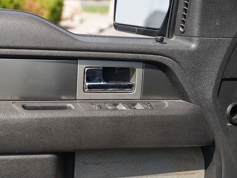 Ford Raptor SVT F-150 6.2L V8 2013 Perfect Condition White Black