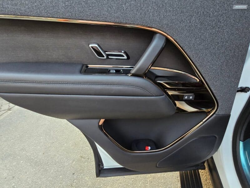 2025 Land Rover Range Rover Sport 3.0-liter turbocharged inline-six Cylinder White