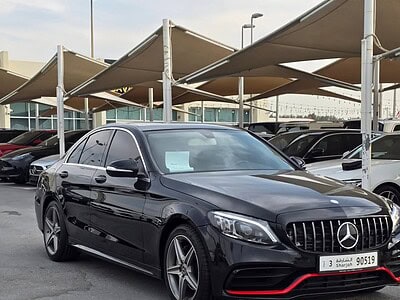 2015 Mercedes-Benz C200 2.0-liter inline 4-cylinder Black Beige