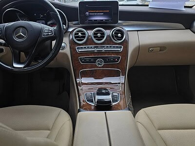 2015 Mercedes-Benz C200 2.0-liter inline 4-cylinder Black Beige