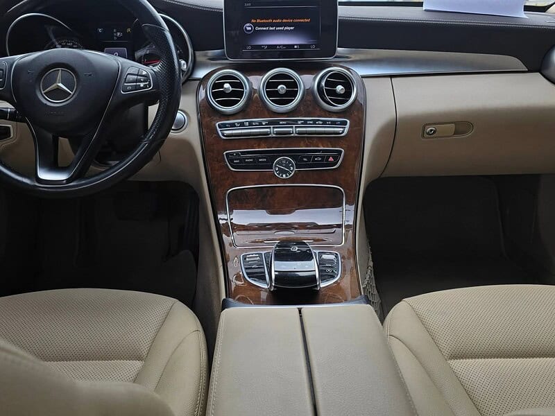 2015 Mercedes-Benz C200 2.0-liter inline 4-cylinder Black Beige