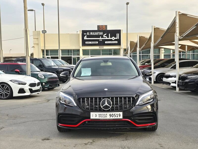 2015 Mercedes-Benz C200 2.0-liter inline 4-cylinder Black Beige