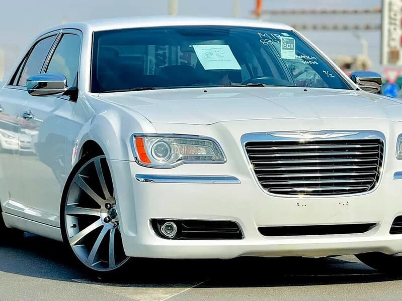 2012 Chrysler 300C Limited 6 Cylinder Engine CLEAN CAR White Black