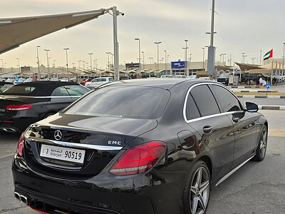 2015 Mercedes-Benz C200 2.0-liter inline 4-cylinder Black Beige