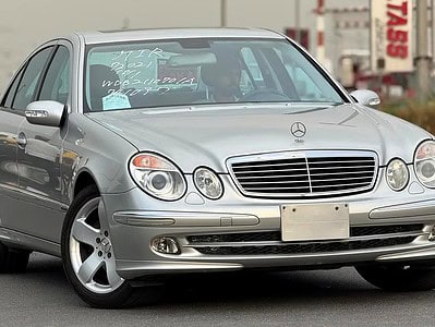 2005 Mercedes-Benz E-Class E 500 8 Cylinder Engine CLEAN CAR Silver Black