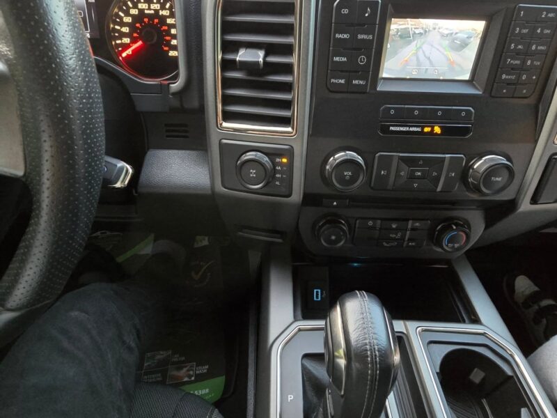 2017 Ford F-150 Raptor 3.5-liter twin-turbo V6 White Grey Good Condition