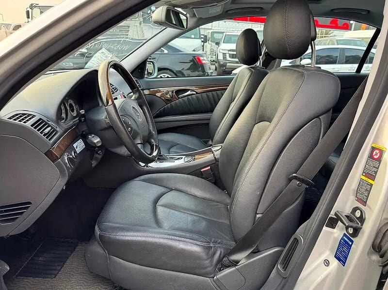 2005 Mercedes-Benz E-Class E 500 8 Cylinder Engine CLEAN CAR Silver Black