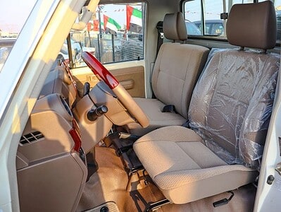 2018 Toyota Land Cruiser Pick Up Std 4.0L Single Cab GCC Specs White Beige