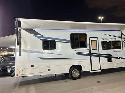 2024 Ford E 450 7.3 litre 8 Cylinders Engine Automatic White Black