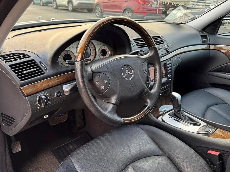 2005 Mercedes-Benz E-Class E 500 8 Cylinder Engine CLEAN CAR Silver Black