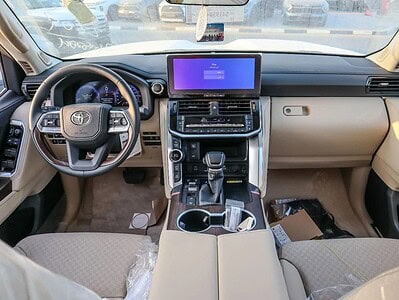 2025 Toyota Land Cruiser VXR 3.5L Twin-Turbo V6 GCC Specs White Beige