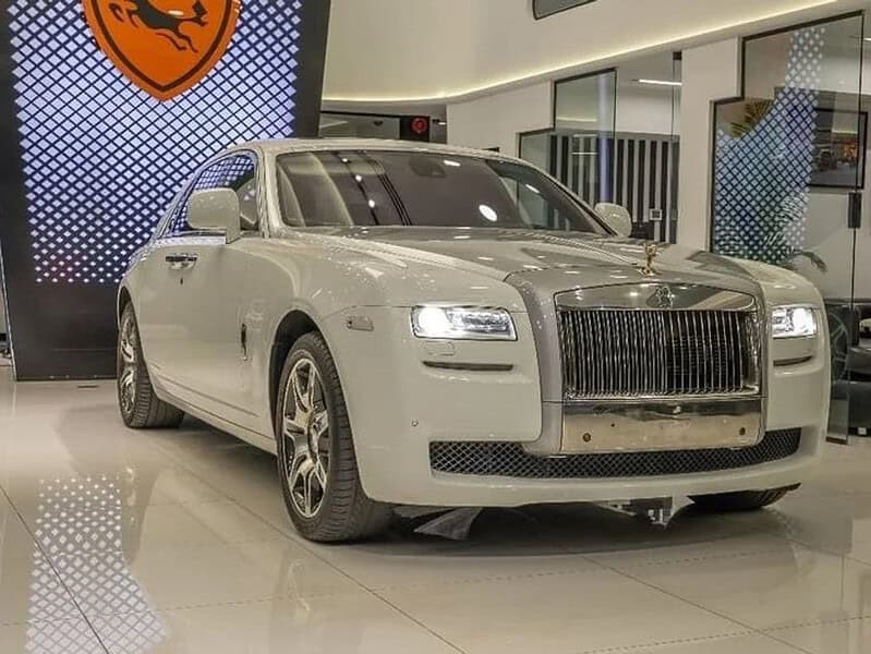 2010 Rolls-Royce Ghost GCC Specs Super Mint Condition White Red