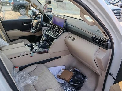 2025 Toyota Land Cruiser VXR 3.5L Twin-Turbo V6 GCC Specs White Beige