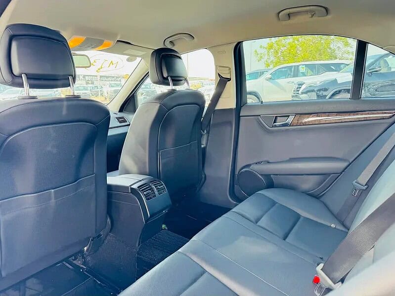 2010 Mercedes-Benz C-Class C300 6 Cylinder Engine White Black Clean Car