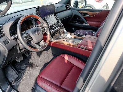 2025 Lexus LX 600 Signature 3.5 litre 6 Cylinder Engine Silver Red