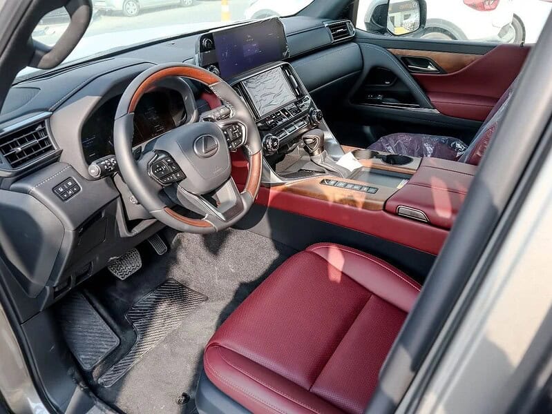 2025 Lexus LX 600 Signature 3.5 litre 6 Cylinder Engine Silver Red