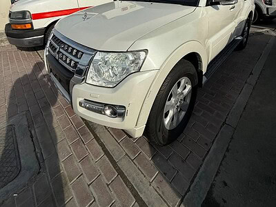 2016 Mitsubishi Pajero Std 3.5L 6 Cylinder Engine GCC Specs White Beige