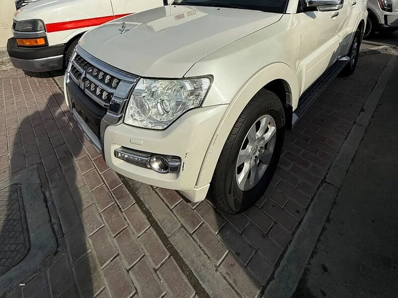2016 Mitsubishi Pajero Std 3.5L 6 Cylinder Engine GCC Specs White Beige