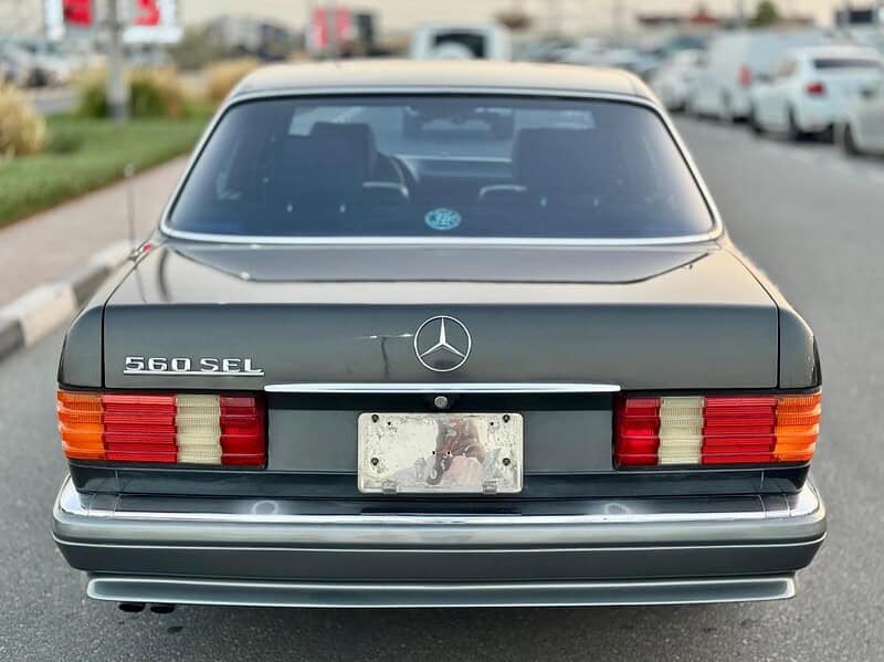 1990 Mercedes-Benz 560 SEL 5.6 liters 8 Cylinders Engine Blue Black