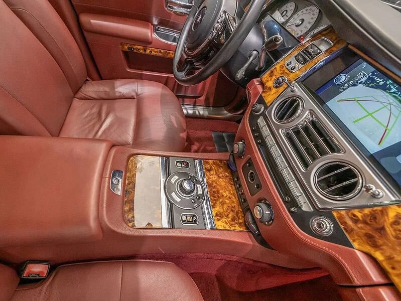 2010 Rolls-Royce Ghost GCC Specs Super Mint Condition White Red