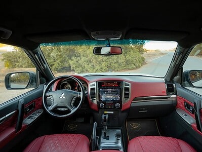 2020 Mitsubishi Pajero Signature Edition 6 Cylinder Engine GCC White Red