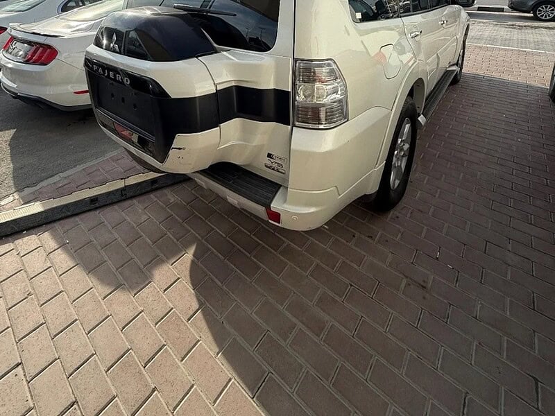 2016 Mitsubishi Pajero Std 3.5L 6 Cylinder Engine GCC Specs White Beige