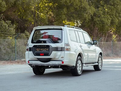 2022 Mitsubishi Pajero GLS 6 Cylinder Engine White Red GCC Specs