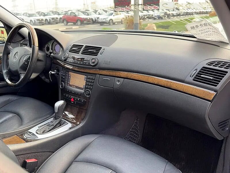 2005 Mercedes-Benz E-Class E 500 8 Cylinder Engine CLEAN CAR Silver Black