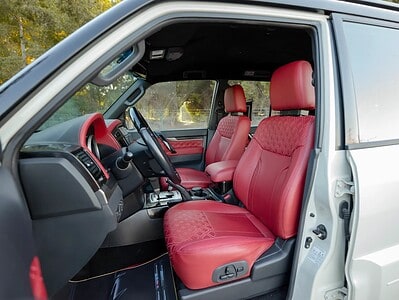 2020 Mitsubishi Pajero Signature Edition 6 Cylinder Engine GCC White Red