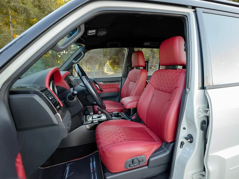 2020 Mitsubishi Pajero Signature Edition 6 Cylinder Engine GCC White Red