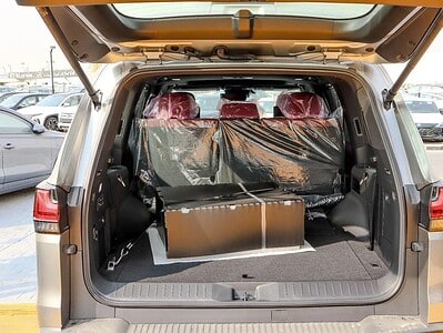 2025 Lexus LX 600 Signature 3.5 litre 6 Cylinder Engine Silver Red