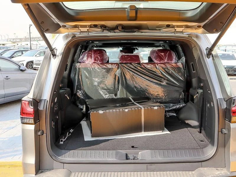 2025 Lexus LX 600 Signature 3.5 litre 6 Cylinder Engine Silver Red