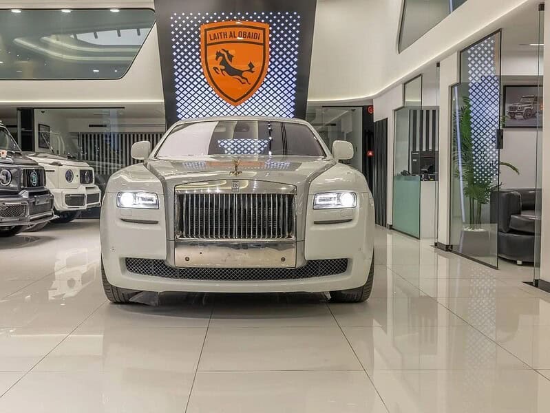 2010 Rolls-Royce Ghost GCC Specs Super Mint Condition White Red
