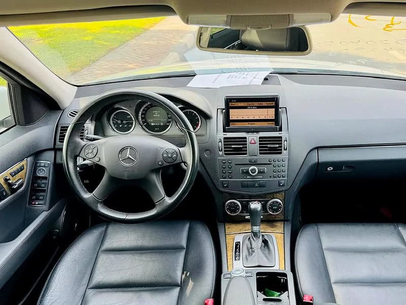 2010 Mercedes-Benz C-Class C300 6 Cylinder Engine White Black Clean Car