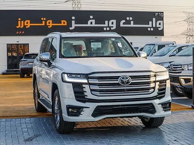 2025 Toyota Land Cruiser VXR 3.5L Twin-Turbo V6 GCC Specs White Beige