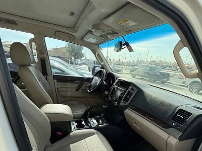 2016 Mitsubishi Pajero Std 3.5L 6 Cylinder Engine GCC Specs White Beige