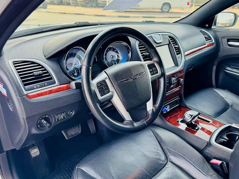 2012 Chrysler 300C Limited 6 Cylinder Engine CLEAN CAR White Black