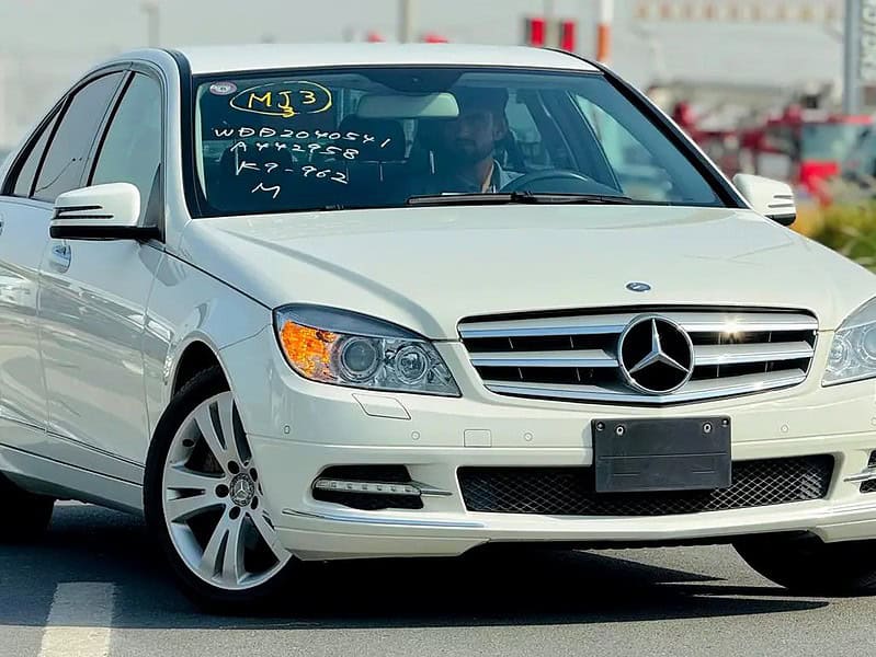 2010 Mercedes-Benz C-Class C300 6 Cylinder Engine White Black Clean Car