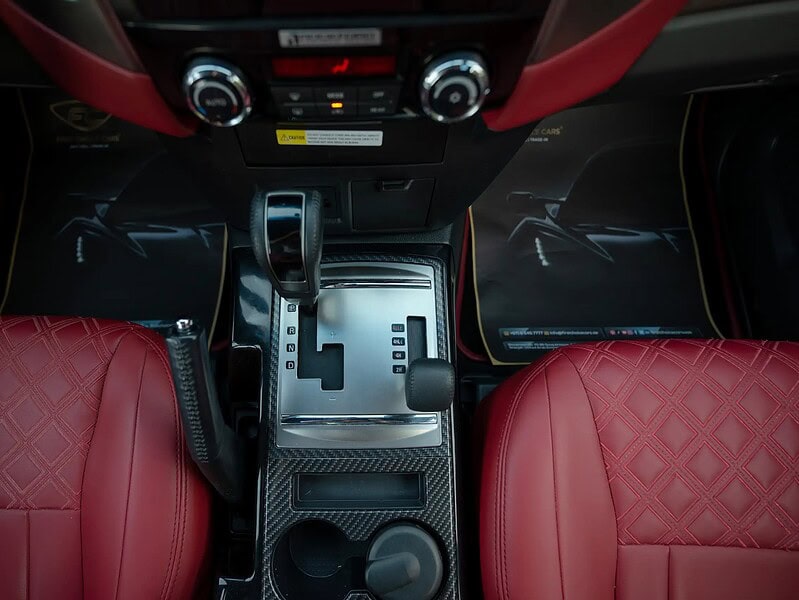 2020 Mitsubishi Pajero Signature Edition 6 Cylinder Engine GCC White Red