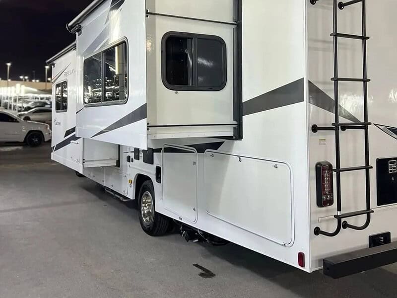 2024 Ford E 450 7.3 litre 8 Cylinders Engine Automatic White Black