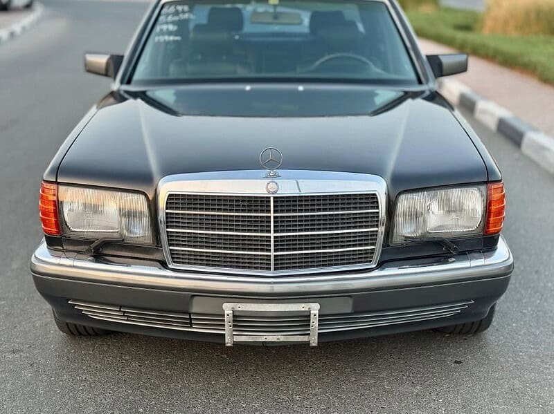 1990 Mercedes-Benz 560 SEL 5.6 liters 8 Cylinders Engine Blue Black