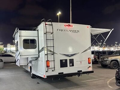 2024 Ford E 450 7.3 litre 8 Cylinders Engine Automatic White Black