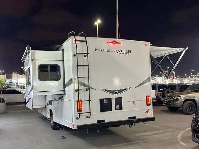 2024 Ford E 450 7.3 litre 8 Cylinders Engine Automatic White Black