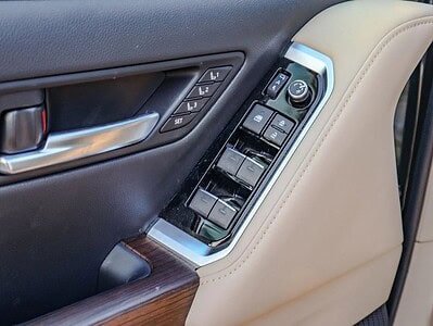 2025 Toyota Land Cruiser Toyota Land Cruiser 300 Series VXR 4.0L Black Beige