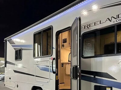 2024 Ford E 450 7.3 litre 8 Cylinders Engine Automatic White Black