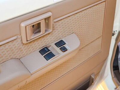 2018 Toyota Land Cruiser Pick Up Std 4.0L Single Cab GCC Specs White Beige